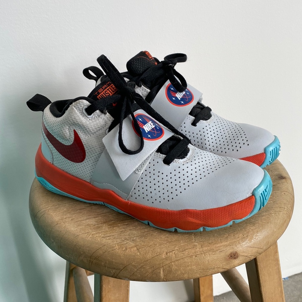 Nike Boys Basketball Shoes (sz 6Y)